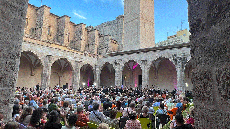 El público llena el Centre El Carme