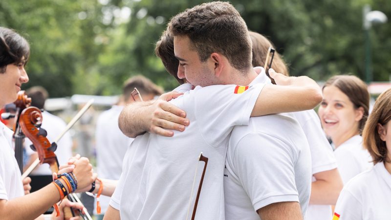 Abrazo jefes sección